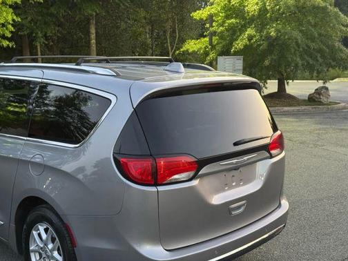 2020 Chrysler Pacifica Touring-L