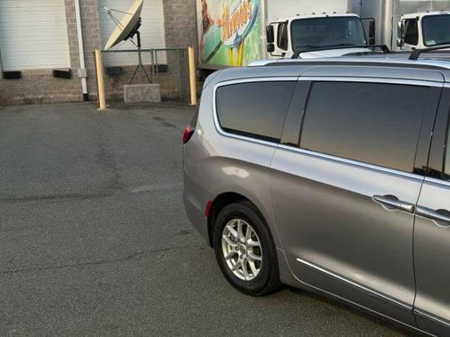 2020 Chrysler Pacifica Touring-L