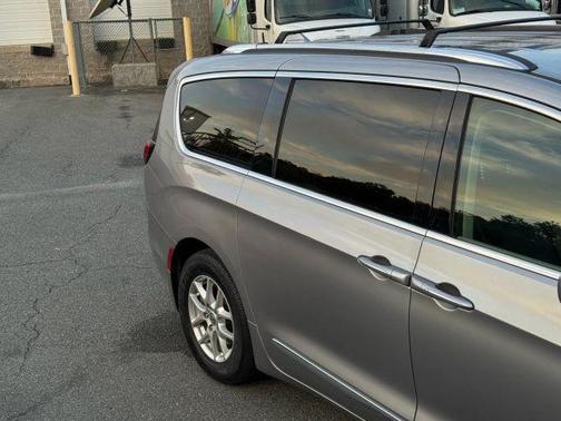 2020 Chrysler Pacifica Touring-L