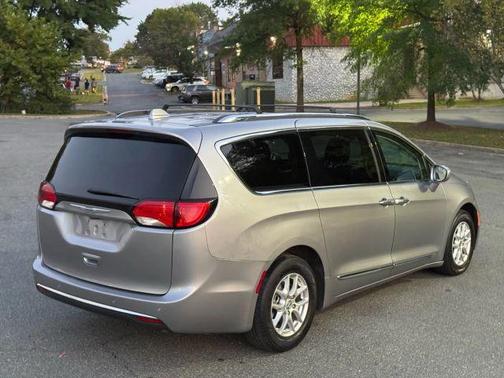 2020 Chrysler Pacifica Touring-L