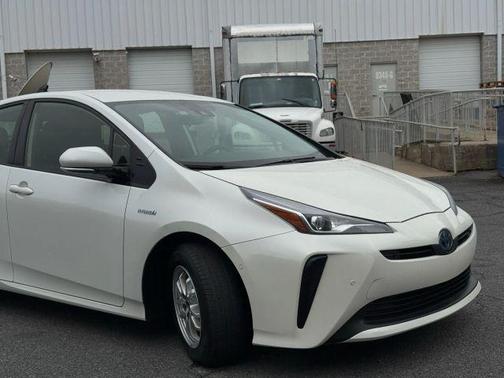 2019 Toyota Prius LE