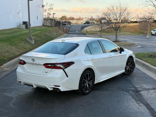 2022 Toyota Camry SE