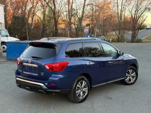 2018 Nissan Pathfinder SV