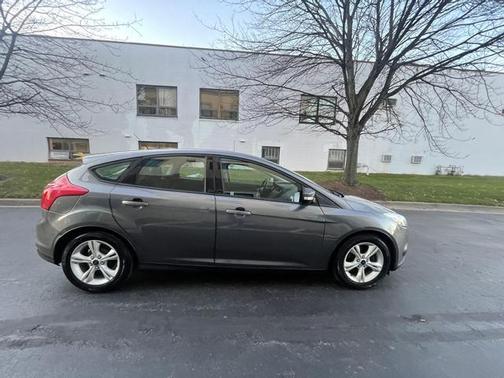 Photo 3 of 10 of 2014 Ford Focus SE