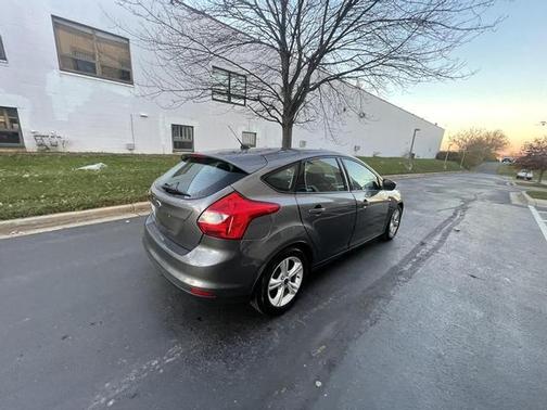 Photo 4 of 10 of 2014 Ford Focus SE