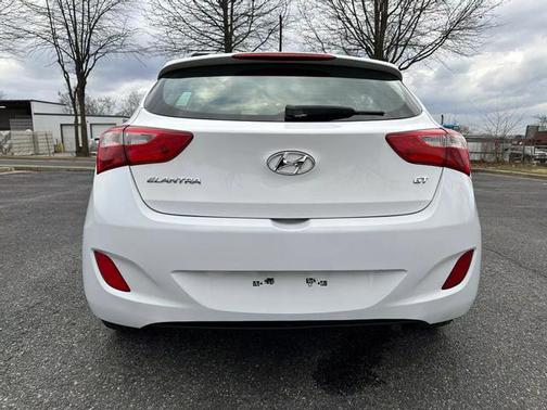 Photo 4 of 10 of 2016 Hyundai Elantra GT Base