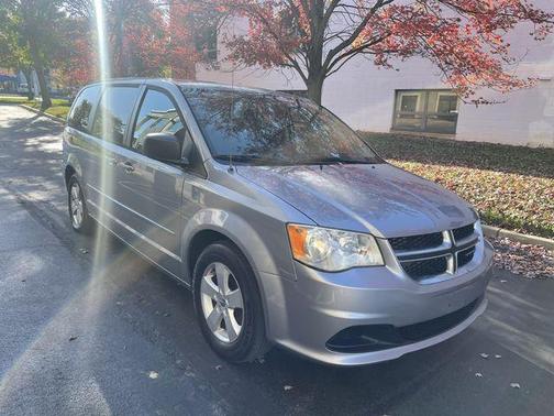 Photo 2 of 12 of 2013 Dodge Grand Caravan SE
