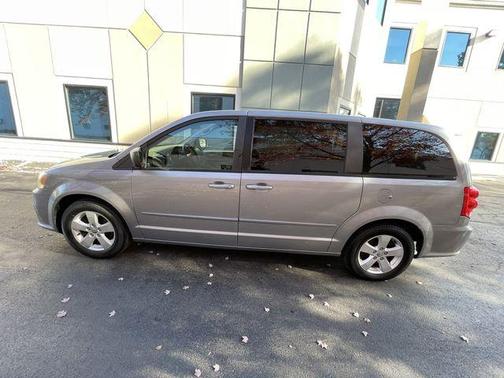 Photo 5 of 12 of 2013 Dodge Grand Caravan SE