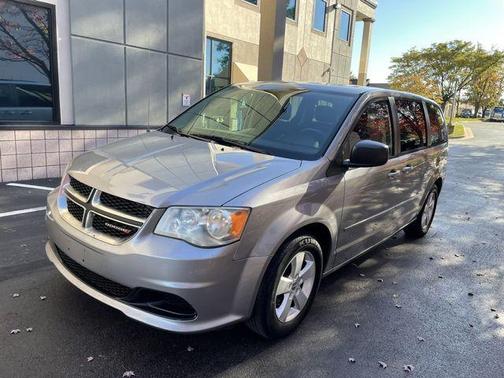 Photo 1 of 12 of 2013 Dodge Grand Caravan SE