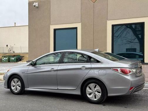 2015 Hyundai SONATA Hybrid Base