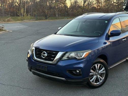 2018 Nissan Pathfinder SV