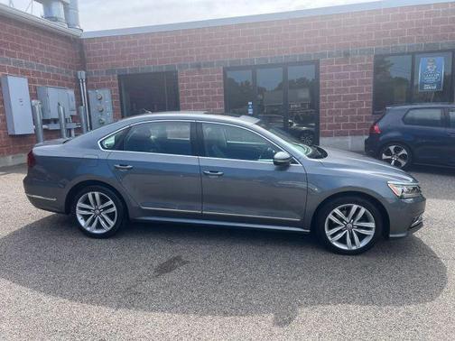 2017 Volkswagen Passat 1.8T SE w/Technology