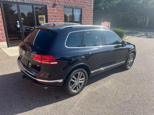 2016 Volkswagen Touareg VR6 Lux