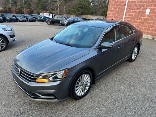 Platinum Gray Metallic 2016 Volkswagen Passat 1.8T SE Sedan
