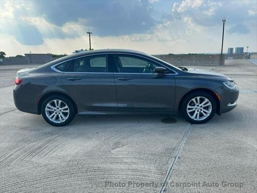 2017 Chrysler 200 Limited