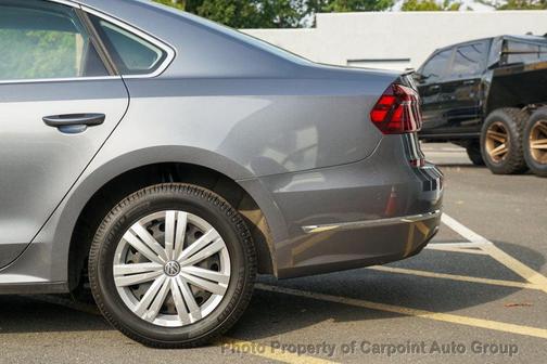 2018 Volkswagen Passat 2.0T SE