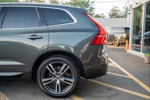 White 2019 Volvo XC60 T5 Momentum