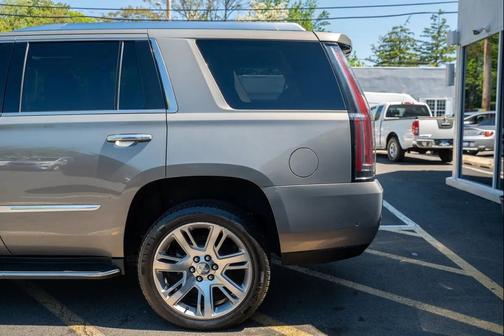 2017 Cadillac Escalade Luxury