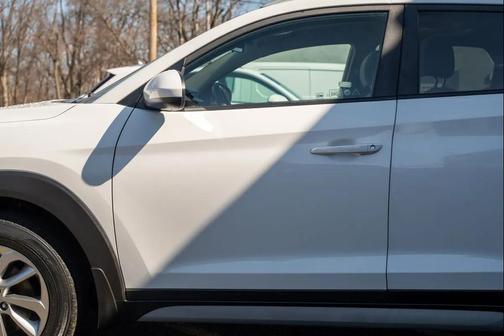 Dazzling White 2018 Hyundai TUCSON SEL