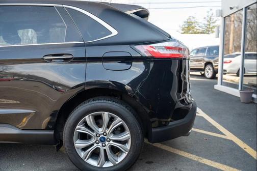 Agate Black Metallic 2019 Ford Edge Titanium