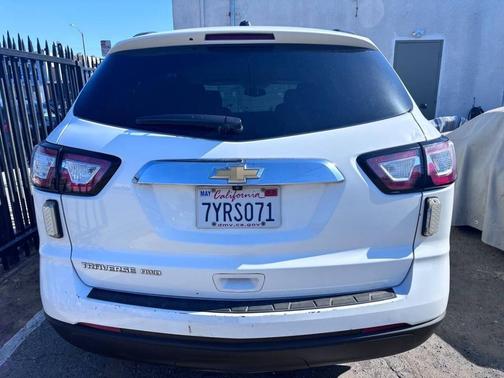 White 2017 Chevrolet Traverse LS