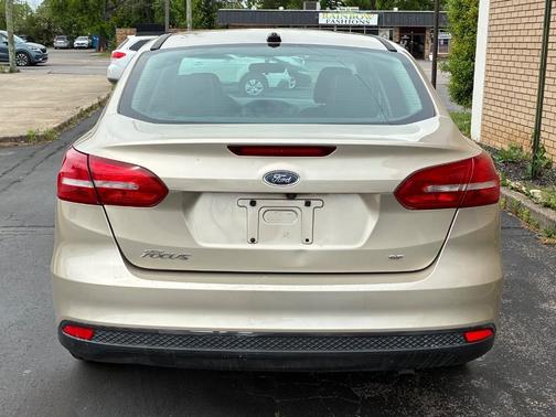 White Gold Metallic 2017 Ford Focus SE