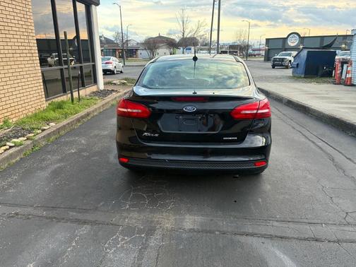 White Gold Metallic 2017 Ford Focus SE