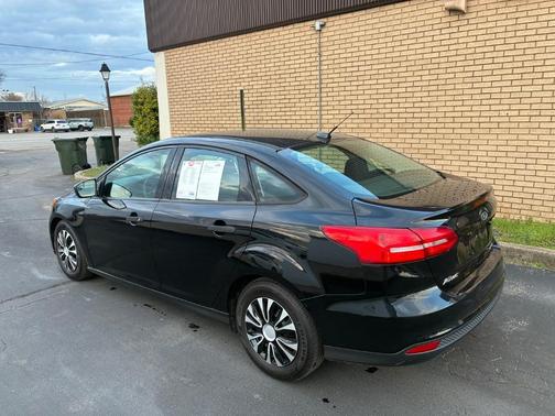 White Gold Metallic 2017 Ford Focus SE