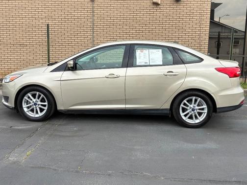 White Gold Metallic 2017 Ford Focus SE