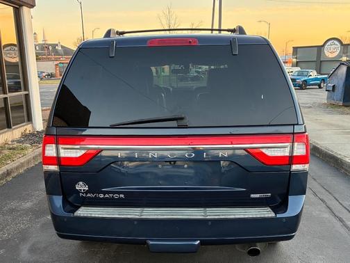2015 Lincoln Navigator Base