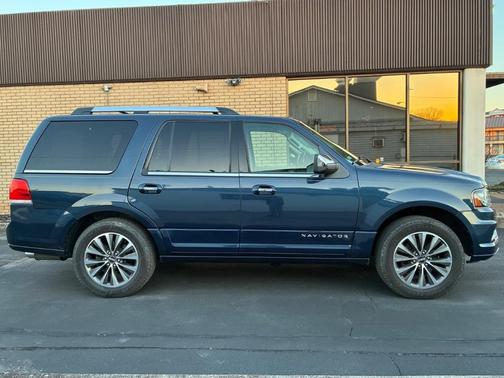 2015 Lincoln Navigator Base