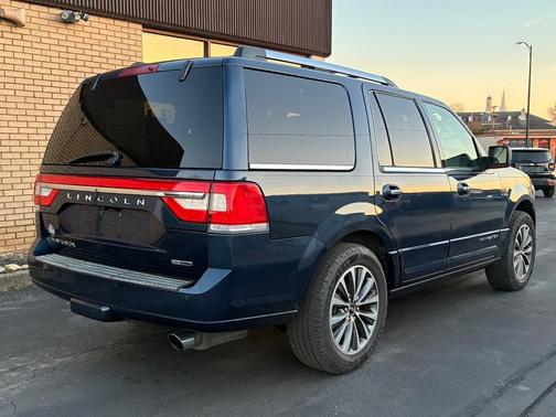 2015 Lincoln Navigator Base