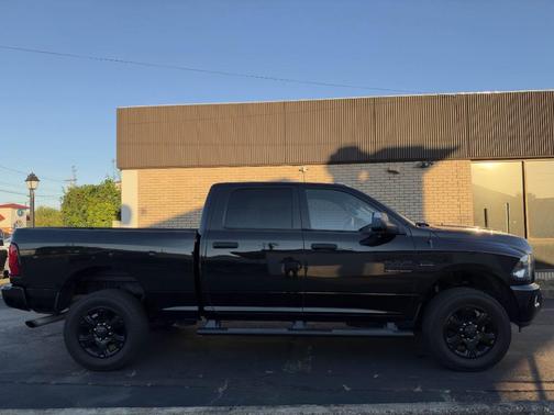 Brilliant Black Crystal Pearlcoat 2016 RAM 2500 Big Horn