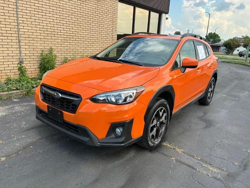 Sunshine Orange 2018 Subaru Crosstrek 2.0i Premium