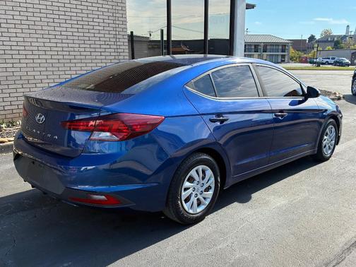 2020 Hyundai ELANTRA SE