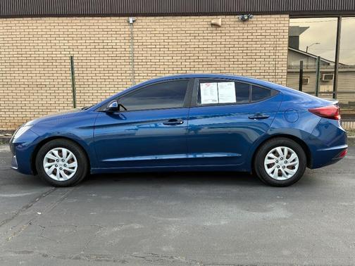 2020 Hyundai ELANTRA SE