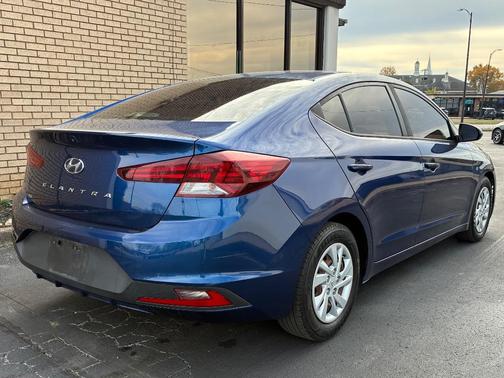2020 Hyundai ELANTRA SE