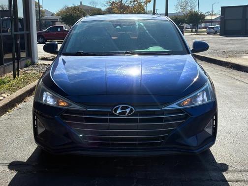 2020 Hyundai ELANTRA SE