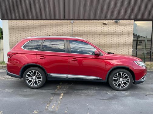 Red 2017 Mitsubishi Outlander SEL