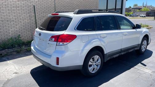 Satin White Pearl 2013 Subaru Outback 2.5i