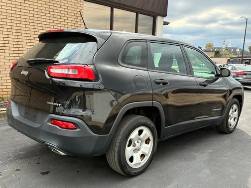 2016 Jeep Cherokee Sport