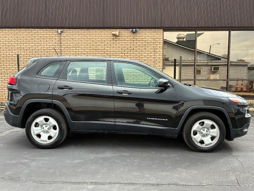 2016 Jeep Cherokee Sport