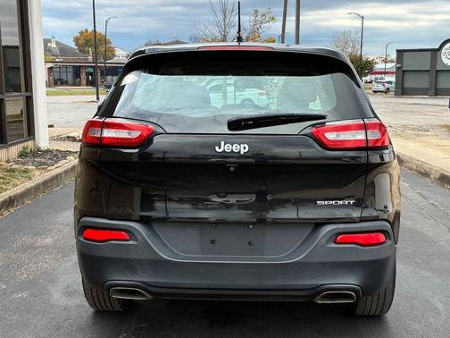 2016 Jeep Cherokee Sport