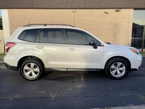 Satin White Pearl 2015 Subaru Forester 2.5i