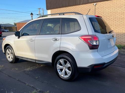 Satin White Pearl 2015 Subaru Forester 2.5i