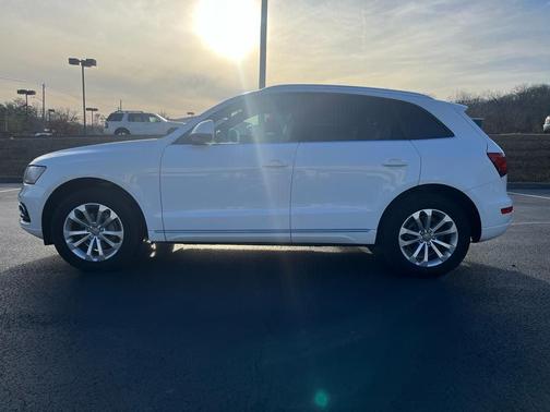 Photo 2 of 17 of 2013 Audi Q5 2.0T Premium