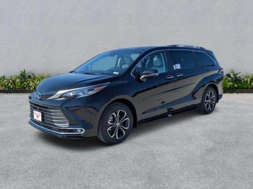 2025 Toyota Sienna Platinum 7 Passenger