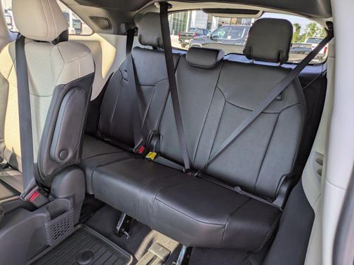 2025 Toyota Sienna Platinum 7 Passenger