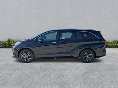2025 Toyota Sienna Platinum 7 Passenger