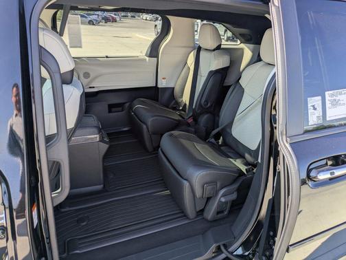2025 Toyota Sienna Platinum 7 Passenger
